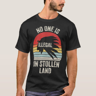 Retro niemand ist illegal auf gestohlenen Land ein T-Shirt