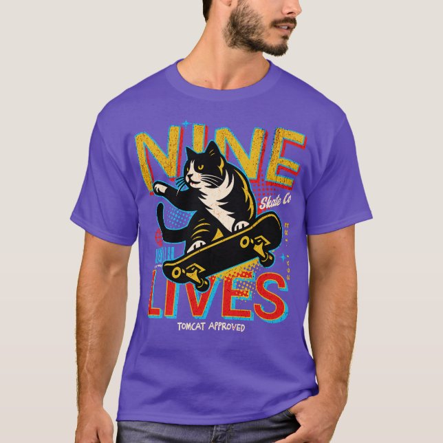 Retro Nine Lives Skate Co Funny Skateboarding Cat T-Shirt (Vorderseite)