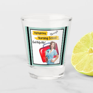 Retro Nurse Pinup_ Krankenpflege Schnapsglas