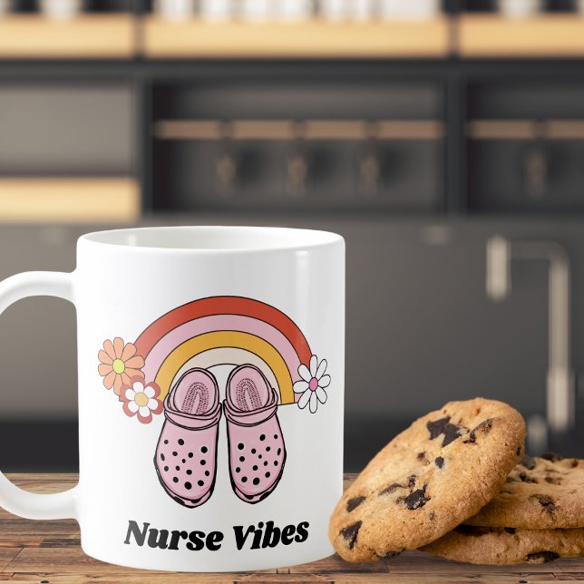 Retro Nurse Vibes Kaffeetasse (Von Creator hochgeladen)