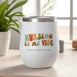 Retro Nursing im Stil der 1970er Jahre ist My Vibe<br><div class="desc">Geschenke diesen 'Pflege ist mein Leben' Schuster an die Krankenschwester in deinem Leben.</div>