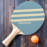 Retro Ocean Drei Streifen mit Namen Tischtennis Schläger<br><div class="desc">Das Retro Ocean Three Stripes Ping Pong Paddle besticht durch die coole Atmosphäre des Meeres mit seinen lebhaften, ozeanisch inspiriert blauen Streifen. Dieses Design verleiht jedem Spiel ein Gefühl von Ruhe und Abenteuer und ist somit der ideale Begleiter für Spieler, die das erfrischende und dynamische Gefühl der Küste Liebe. Personalisieren...</div>