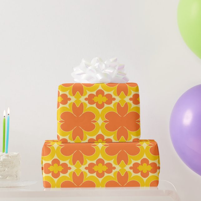 Retro Orange Floral Design auf Mustard gelb Geschenkpapier (Partygeschenke)