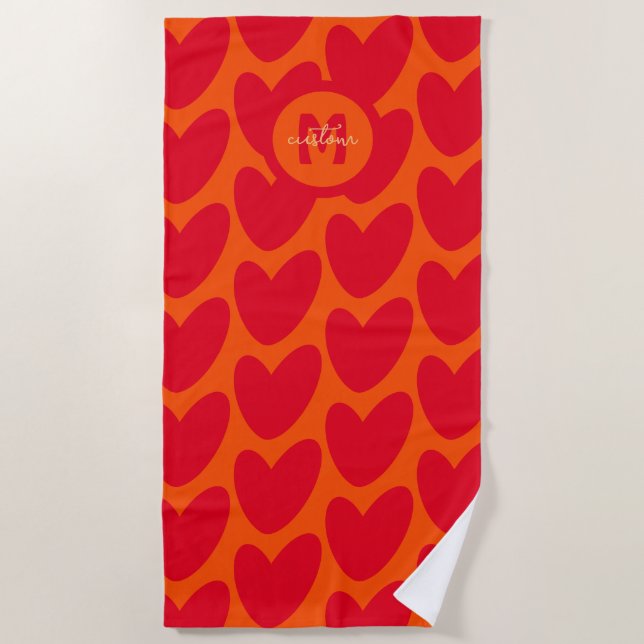 Retro Orange Groovy Red Hearts Name über Monogramm Strandtuch (Vorderseite)