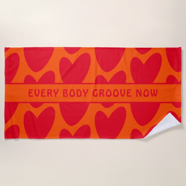 Retro Orange und Groovy Red Hearts Strandtuch (Vorderseite)