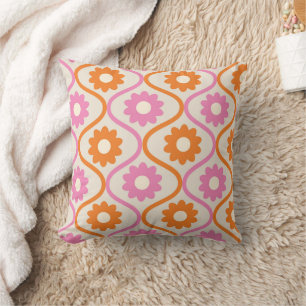 Retro orange und rosa Blumen auf mittelalterlichem Kissen