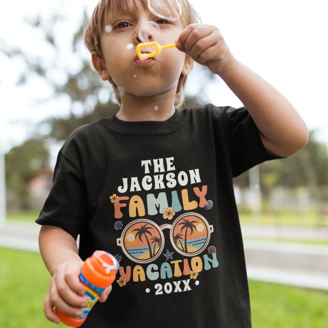 Retro Palmen Sonnenbrille Groovy Familienurlaub T-Shirt (Von Creator hochgeladen)