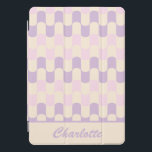 Retro Pastel Geometric Pink Lila Personalisiert iPad Pro Cover<br><div class="desc">Dieses stilvolle iPad Gehäuse mit einem modernen Retro-Muster in Pastellrosa und Lilie,  personalisiert mit Ihrem Namen. Tolle Geschenkidee!</div>