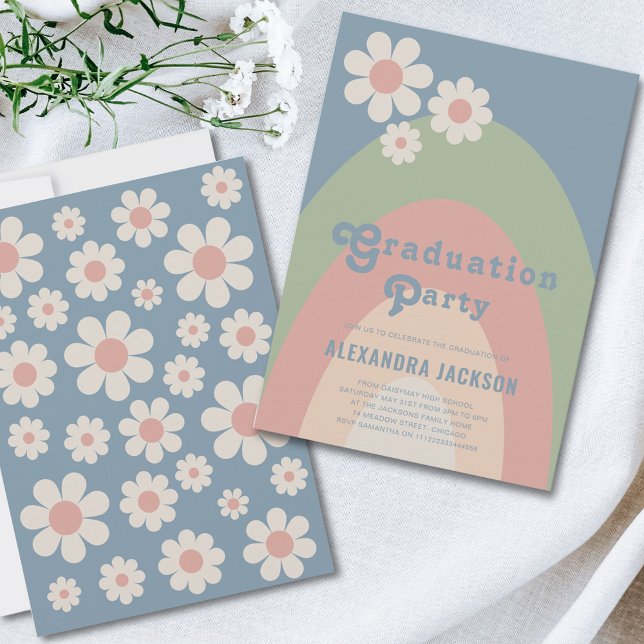 Retro Pastel Graduation Party Einladung (Retro vintage daisy arch graduation party invitation in pastel colors blue green peach pink)