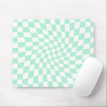 Retro Pastel Minze Grüne Karos verschraubte Karton Mousepad<br><div class="desc">Perfektes verschleiertes Design mit Schachbrettmuster. Moderne zerklüftete Schachbretter. Dieses schöne Retro psychedelische Design bringt Sie ins Wunderland. Verwarfte Karos in Pastellfarben. wirbelnd und wirbelnd,  Drehung-Karo,  karierte Muster</div>
