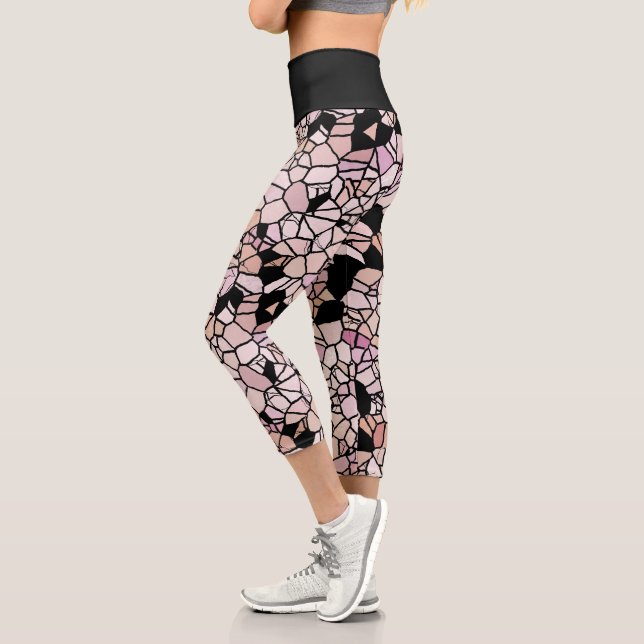 Retro Pastel Rosa Schwarzes Mosaikmuster Capri Leggings (Links)