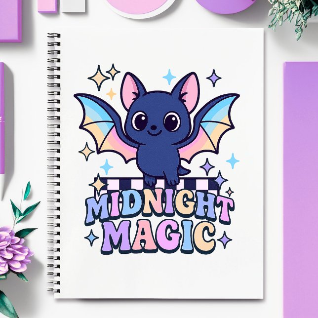 Retro Pastelcore Niedliches Halloween-Bat & Checke Notizbuch (The midnight magic kawaii bat design shines with retro pastel charm.)