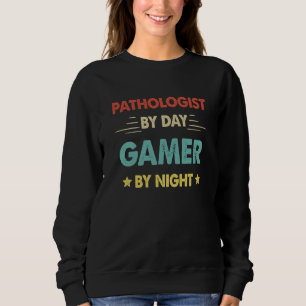 Retro-Pathologe bei Tag, Gamer bei Nacht Sweatshirt