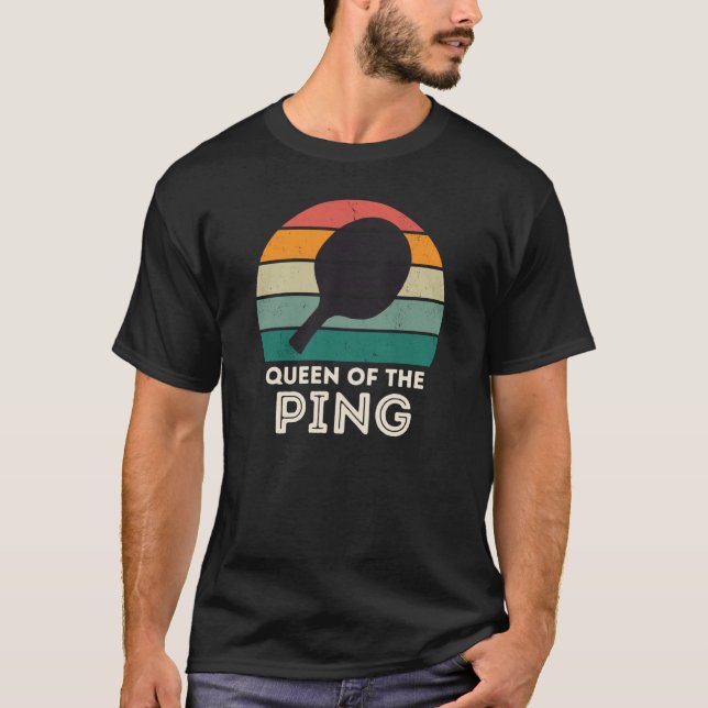 Retro Ping Pong Champion für Men QUEEN OF THE PING T-Shirt (Vorderseite)