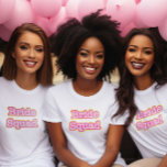 Retro Pink Bride Squad T-Shirt<br><div class="desc">Ein niedliches Retro-rosa Puppenthema mit "Bride Squad" in Rosa und Gelb. Eine lustige Ergänzung für Brautmädchen für einen Junggeselinnen-Abschied zu tragen.</div>