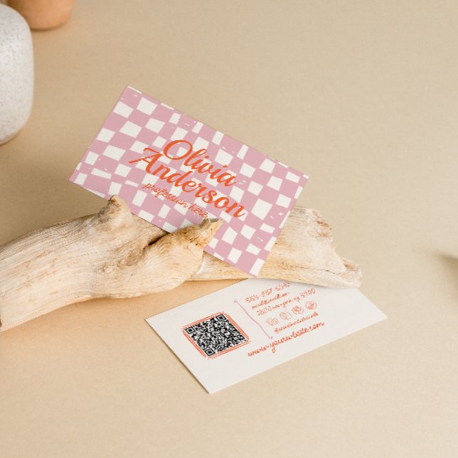 Retro Pink Orange Checkered Groovy Girly QR Code Visitenkarte (Von Creator hochgeladen)