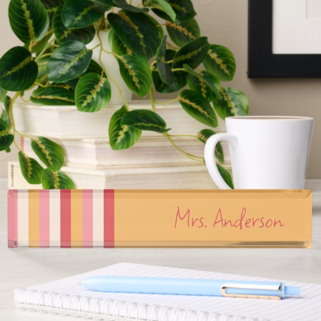 Retro Pink Orange und Gold Strips Script Name Namensplakette