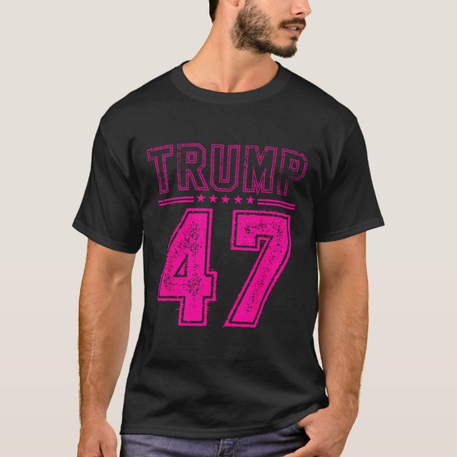 Retro Pink Trump 47 Präsident USA Flag für Trump T-Shirt (Vorderseite)