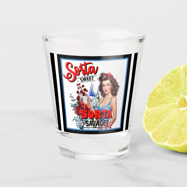 Retro Pinup _ Sorta Sweet Sorta Savage Schnapsglas (Vorderseite)