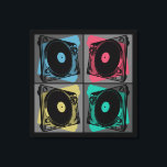 Retro Pop Art Turntable Leinwanddruck<br><div class="desc">Es gab einen Tag, an dem Vinyl-Alben die einzige Möglichkeit waren, Ihre Musik zu hören, eine Seite nach der anderen. Die Turntable und Vinyl-Platten machen heutzutage einen Aufschwung. Vier Quadrate in hellen bis mittelgrauen Farbtönen bilden den Hintergrund für das Design der Retro Pop Art Turntable. Auf jedem Quadrat gibt es...</div>