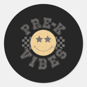 Retro Pre-K-Vibes Lehrer Schüler 1. Tag zurück in  Runder Aufkleber