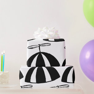Retro Propeller Beanie Whimsical Schwarz und Weiß Geschenkpapier