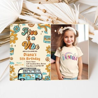 Retro Rainbow Five ist ein Vibe Groovy 5. Geburtst Einladung