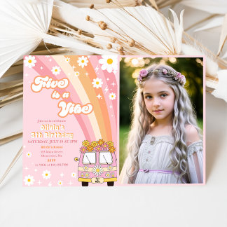 Retro Rainbow Five ist ein Vibe Groovy 5. Geburtst Einladung