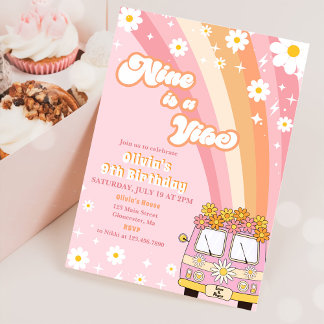 Retro Rainbow Nine ist ein Vibe Groovy 9. Geburtst Einladung