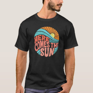 Retro Rainbow Sunrise Hier kommt die Sun Hippie Gi T-Shirt
