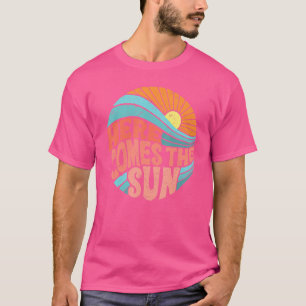 Retro Rainbow Sunrise Hier kommt die Sun Hippie Gi T-Shirt