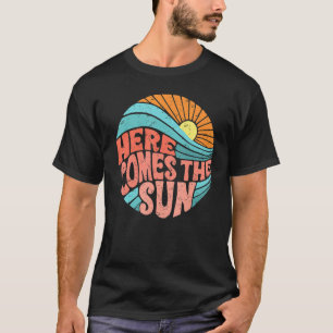 Retro Rainbow Sunrise Hier kommt die Sun Hippie Gi T-Shirt