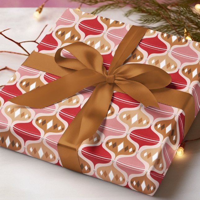 Retro Red Gold Weihnachtsbaumdekore Geschenkpapier (Von Creator hochgeladen)