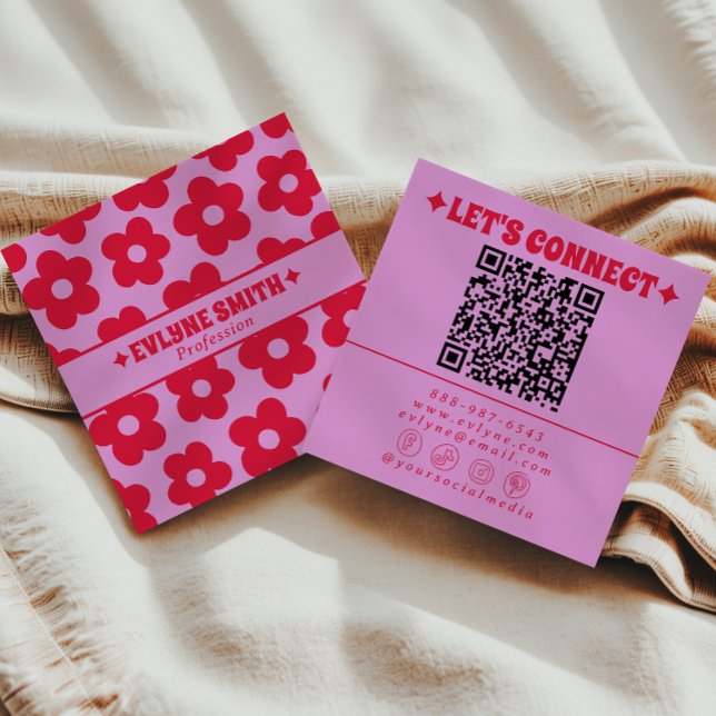 Retro Red Pink QR Code Groovy Floral Girly Trendy  Quadratische Visitenkarte (Von Creator hochgeladen)