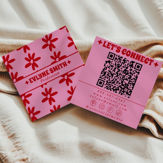 Retro Red Pink QR Code Groovy Floral Girly Trendy Quadratische Visitenkarte (Von Creator hochgeladen)