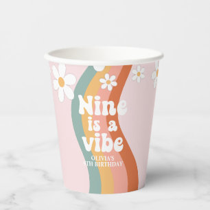 Retro Regenbogen Neun ist eine Stimmung Daisy 9. G Pappbecher