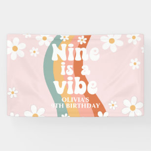 Retro Regenbogen Neun ist eine Stimmung Daisy 9TH Banner