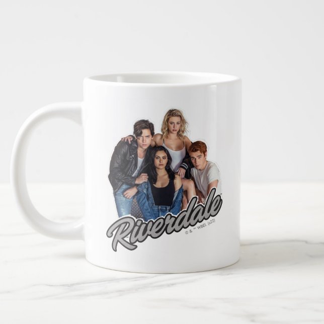 Retro Riverdale Group Graphic Jumbo-Tasse (Links)