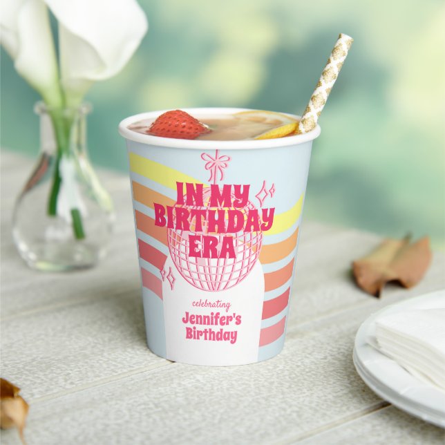 Retro Rosa Disco Ball in meinem Party Pappbecher (In Situ)