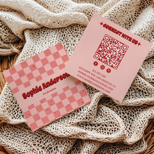 Retro Rosa & Rot Kariert mit QR-Code Quadratische Visitenkarte (Von Creator hochgeladen)