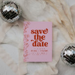 Retro-Rosa und Rote Blüte Save the Date Einladung<br><div class="desc">Das moderne Retro Save the Date mit einem 70er inspiriert Schriftart und einem groovem Layout Blumenzeilenkunst. // Für passende Designs, suchen Sie "SOFIA" im aufregenden by Nicole Zazzle Store. * Wenn Ihnen dieses Design gefällt, Sie es aber nicht für etwas finden, das Sie suchen, wenden Sie sich bitte jederzeit an...</div>