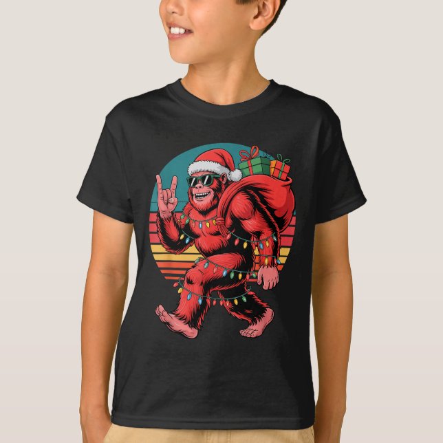 Retro Santa Bigfoot Christmas Funny Sasquatch Xmas T-Shirt (Vorderseite)