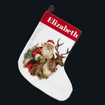 Retro Santa Claus Reitstall Großer Weihnachtsstrumpf<br><div class="desc">Weihnachts-Strumpf personalisiert mit einem Namen. Entworfen mit einer lustigen Weihnachtsillustrierung. Der Weihnachtsmann in seinem traditionellen roten Anzug reitet auf einem großen,  mit Heiligen dekorierten Rentier. Ein Weihnachtsbaum hinten.</div>