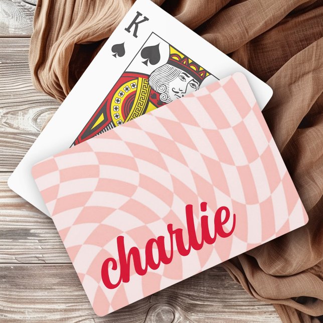 Retro-Schachbrett Swirbelhellrot Rosa Spielkarten (Retro checkerboard swirl wave light blush pink red playing cards)