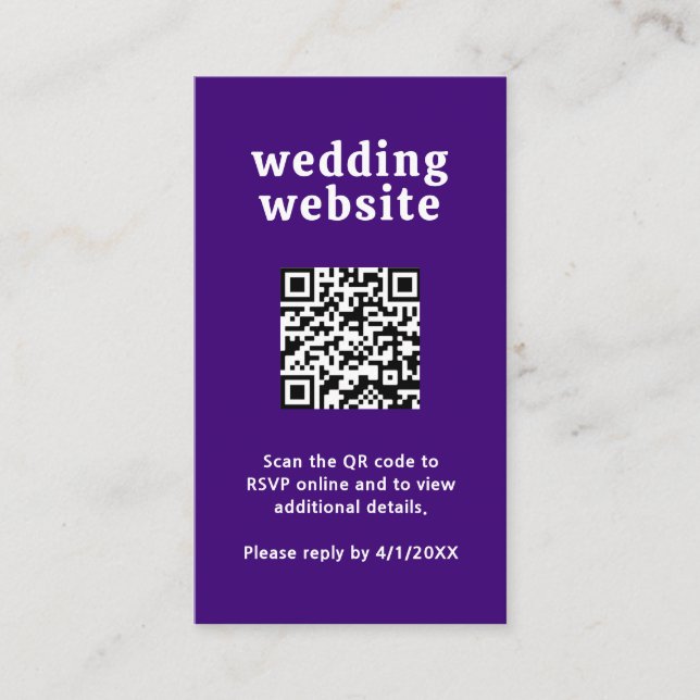 Retro Schriftart Lila QR Code Moderne Hochzeit Begleitkarte (Vorderseite)