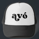 Retro Schwarz und Weiß Oma Portugiesisch Avo Truckerkappe<br><div class="desc">"Avo" im Retro-Stil Schriftart,  Farbe ist editierbar; fügen Sie Ihren eigenen Namen,  wenn gewünscht und wählen Sie Hass-Stil. Kontaktieren Sie mich für weitere Spitznamen.</div>