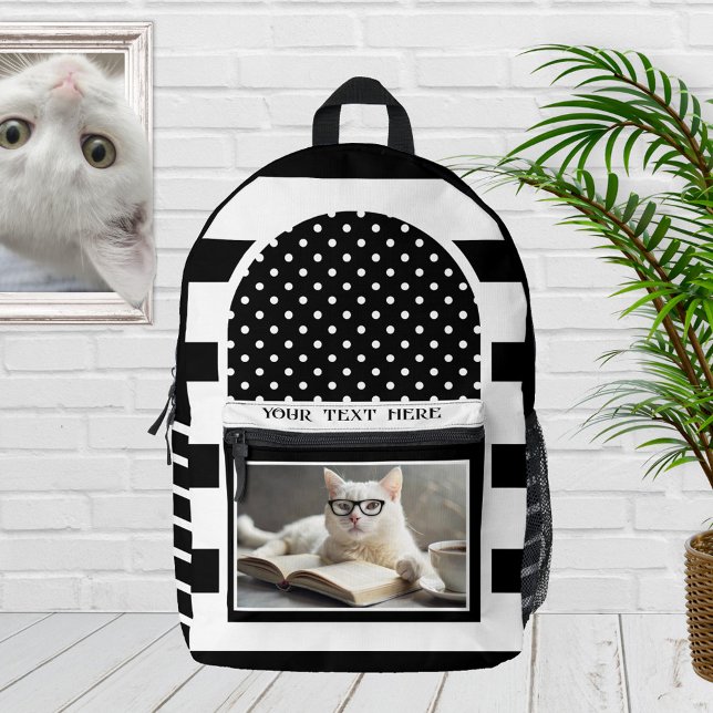 Retro Schwarz und Weiß Streifen Funny Cat Foto Bedruckter Rucksack (Black and white backpack featuring a retro striped design with polka dots and a funny cat photo)