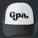 Retro Schwarz-Weiß Großvater Amerikanischer Gpa Truckerkappe<br><div class="desc">"Gpa" im Retro-Stil Schriftart,  Farbe ist bearbeitbar; fügen Sie Ihren eigenen Namen,  wenn gewünscht und wählen Sie Hass-Stil. Kontaktieren Sie mich für weitere Spitznamen.</div>