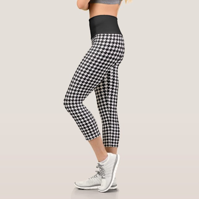 Retro-Schwarz-Weiß-Hahnentrittmuster-Muster Capri Leggings (Links)