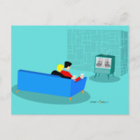 Retro schwules Paar beim Fernsehen Postkarte